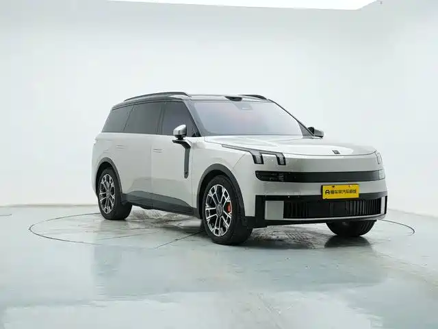 Lynk & Co 900 — миниатюра 5