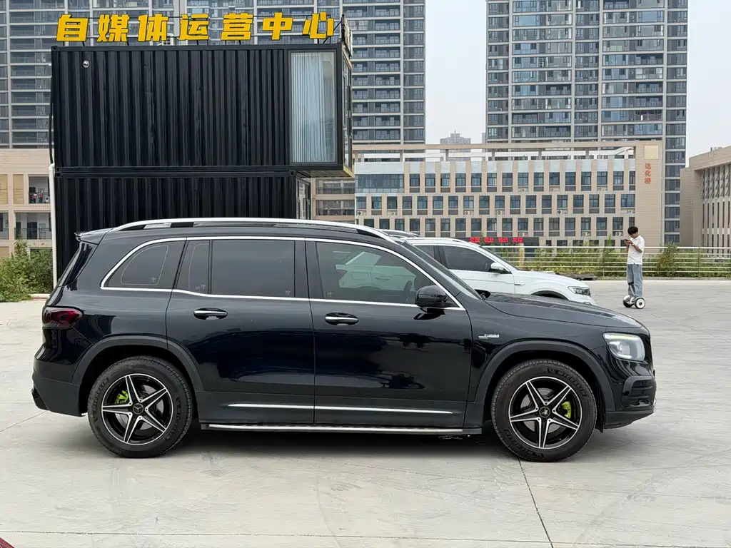 Mercedes-Benz GLB — миниатюра 8