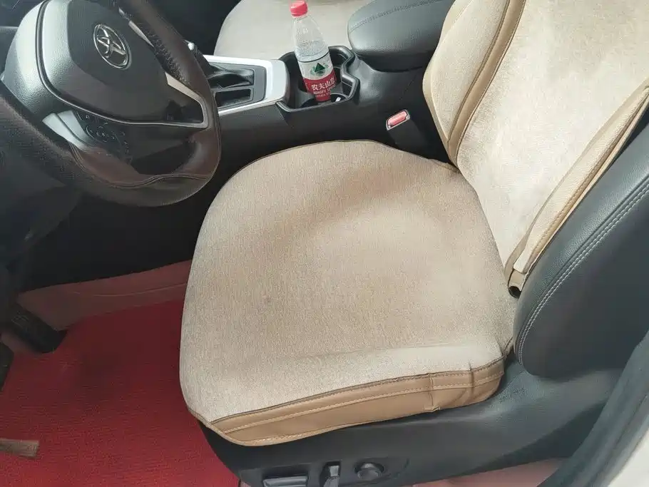 Toyota RAV4 — миниатюра 9