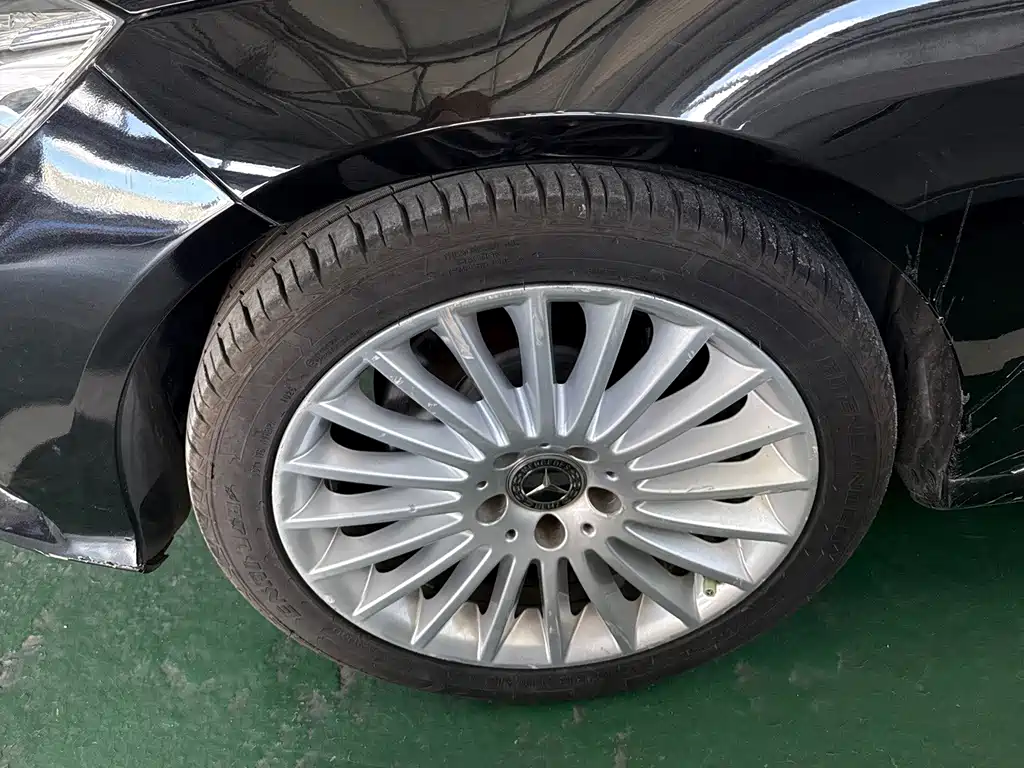 Mercedes-Benz E-Class — миниатюра 13