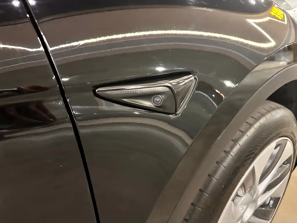 Tesla Model Y — миниатюра 14