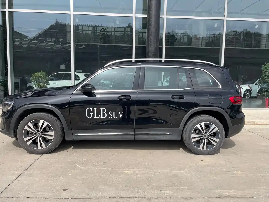 MERCEDES-BENZ GLB