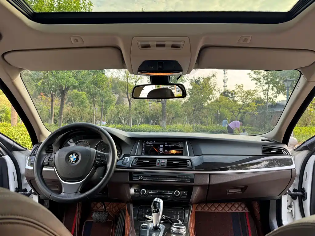 BMW 5 Series — миниатюра 9