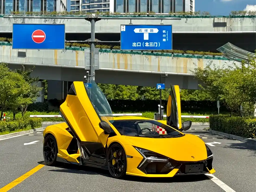 Lamborghini Revuelto — миниатюра 2