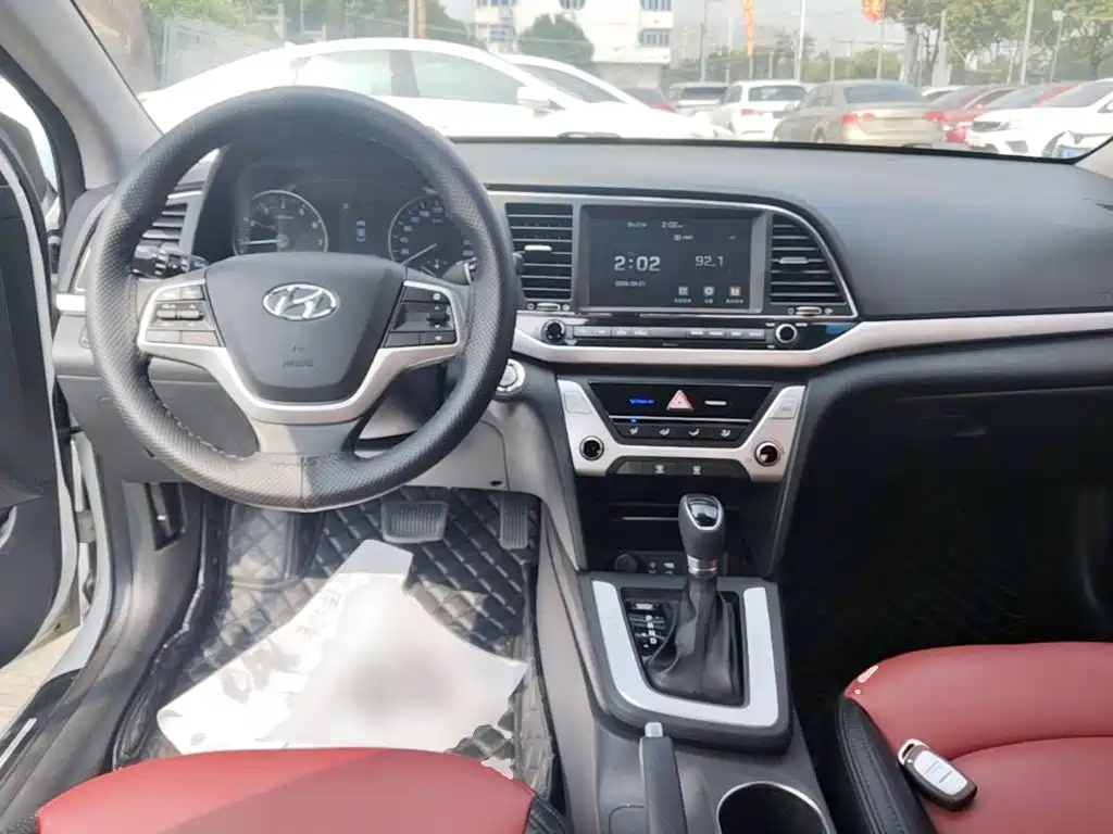 Hyundai Elantra — миниатюра 10