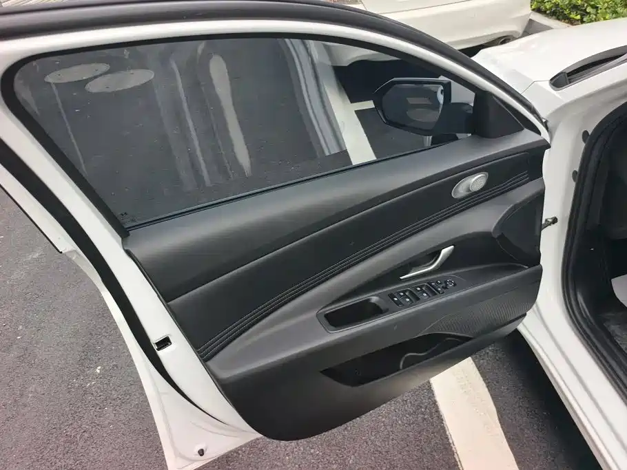 Hyundai Elantra — миниатюра 7