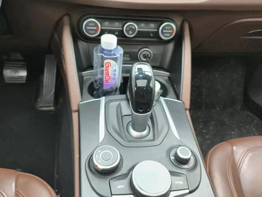 Alfa Romeo Stelvio — миниатюра 16