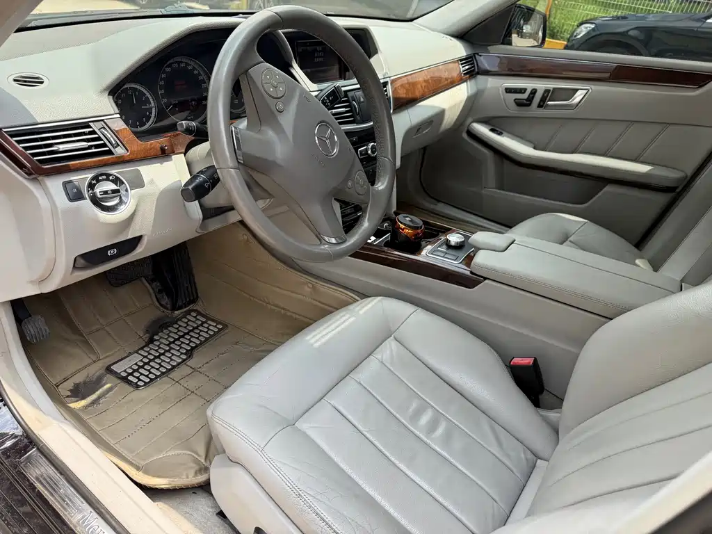 Mercedes-Benz E-Class — миниатюра 7