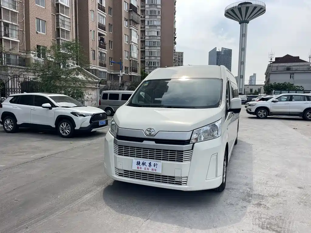 Toyota Hiace 2022