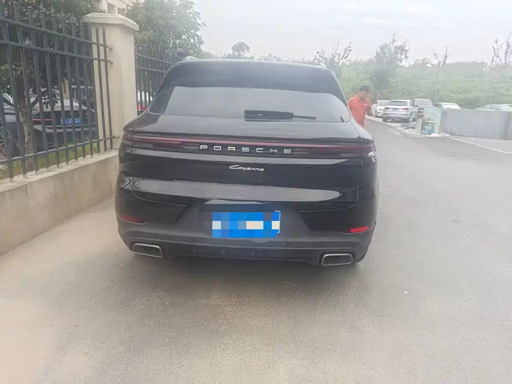 Porsche Cayenne — миниатюра 5