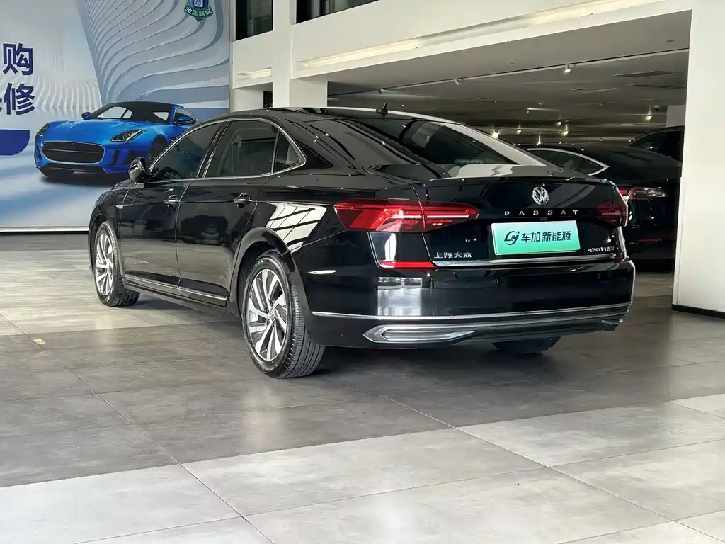 Volkswagen Passat PHEV — миниатюра 9