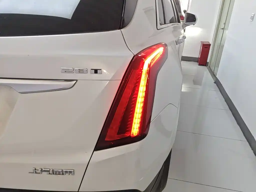 Cadillac XT5 — миниатюра 8