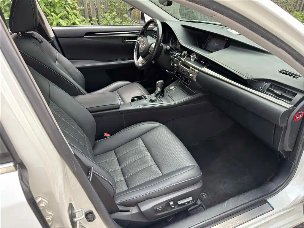 Lexus ES — миниатюра 7