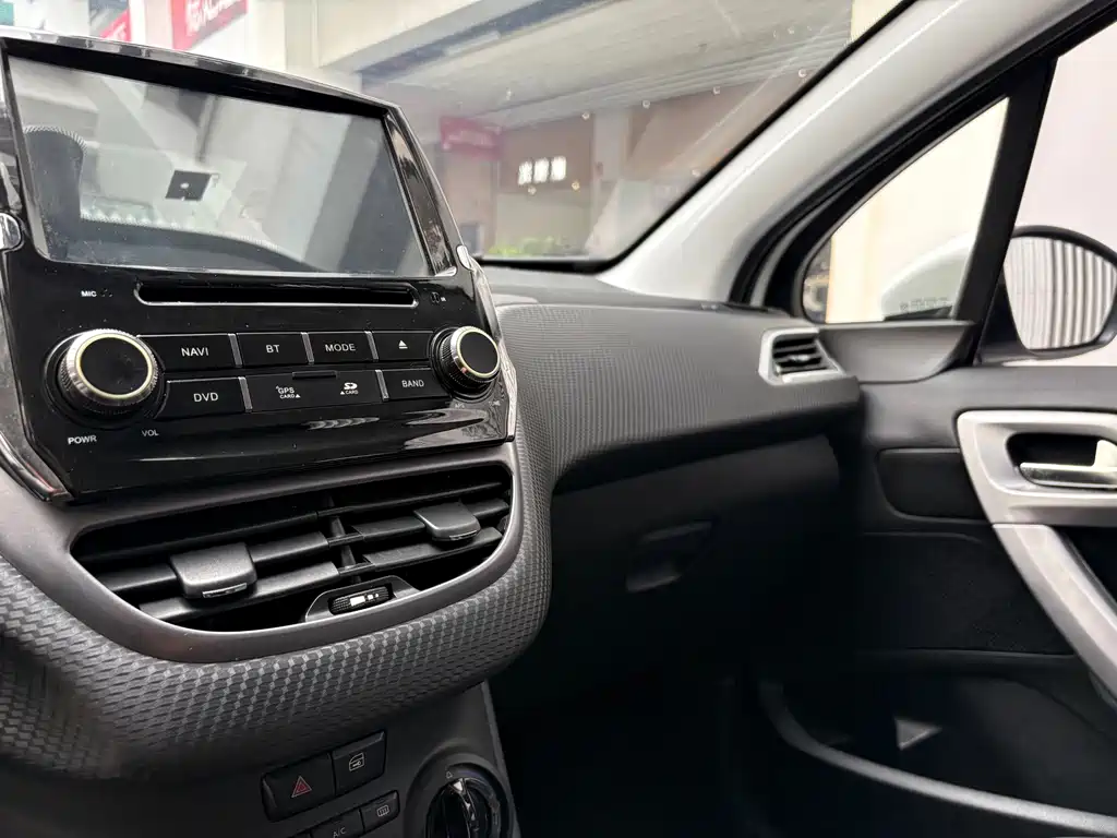 Peugeot 2008 — миниатюра 8