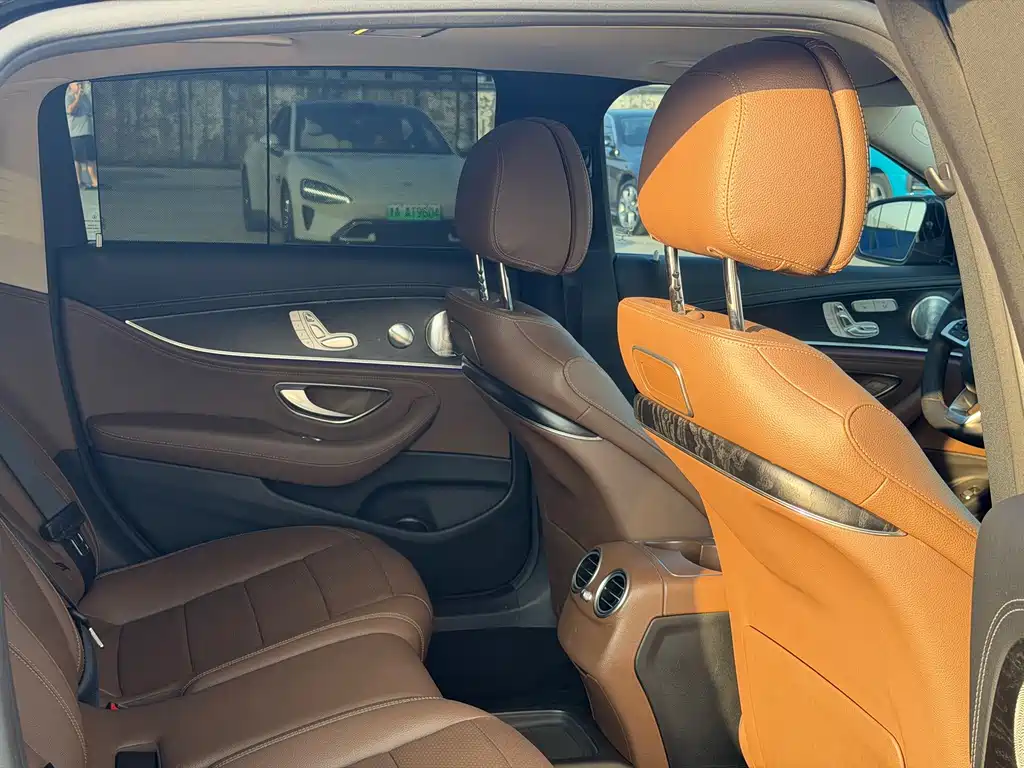 Mercedes-Benz E-Class — миниатюра 15