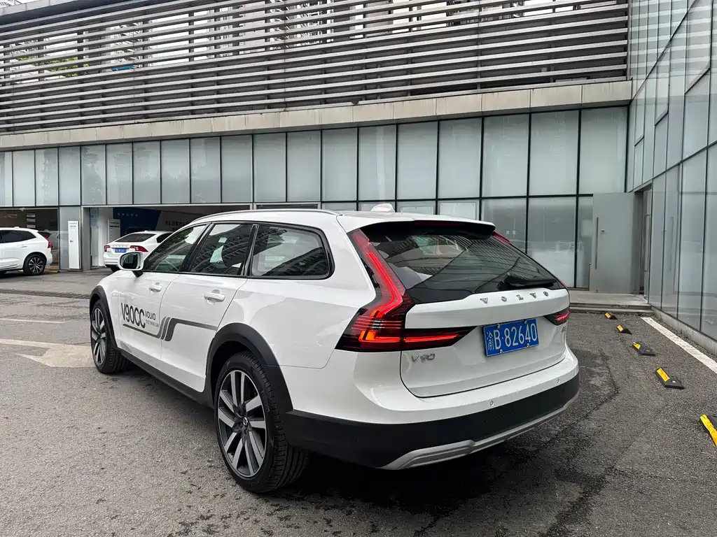 VOLVO V90