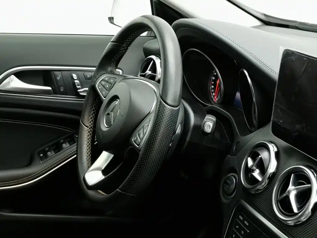 Mercedes-Benz GLA — миниатюра 22