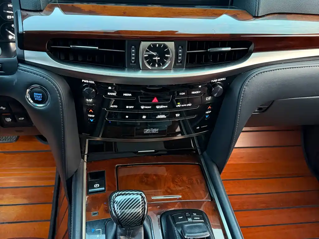Lexus LX — миниатюра 6