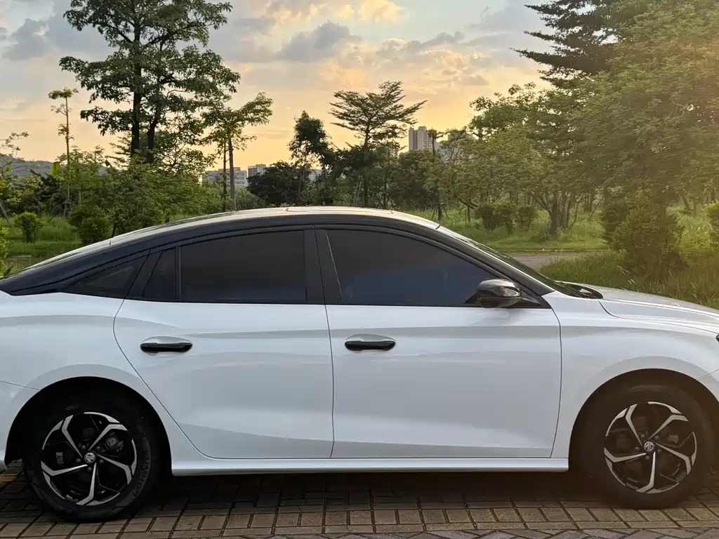 MG MG5 - фото 20