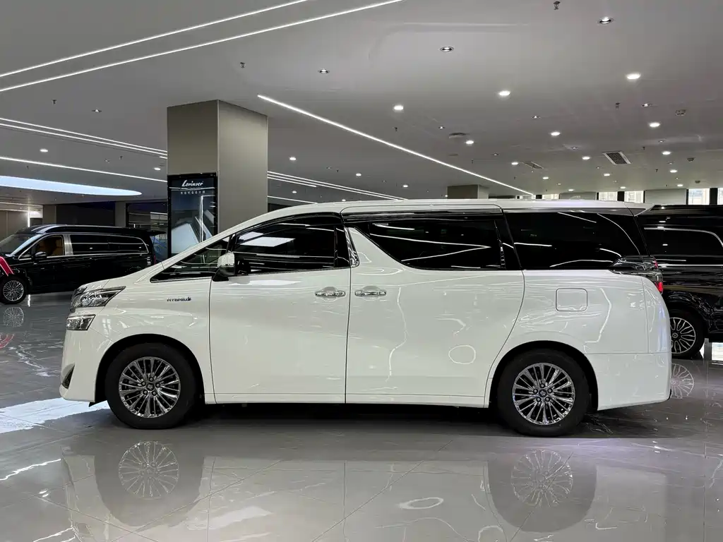 Toyota Vellfire 2021 2.5L HV Luxury