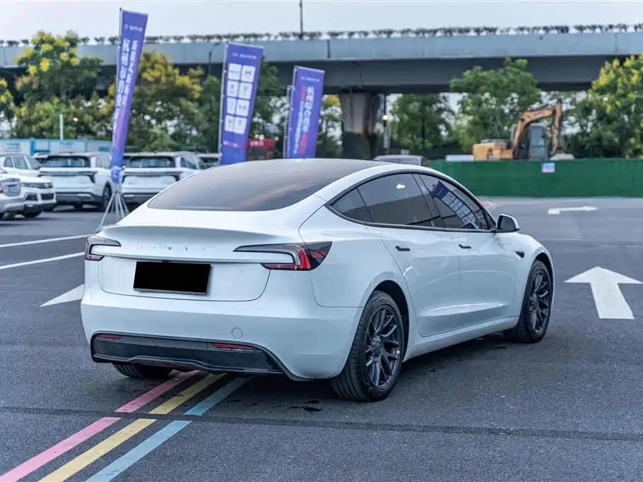 Tesla Model 3 — миниатюра 8