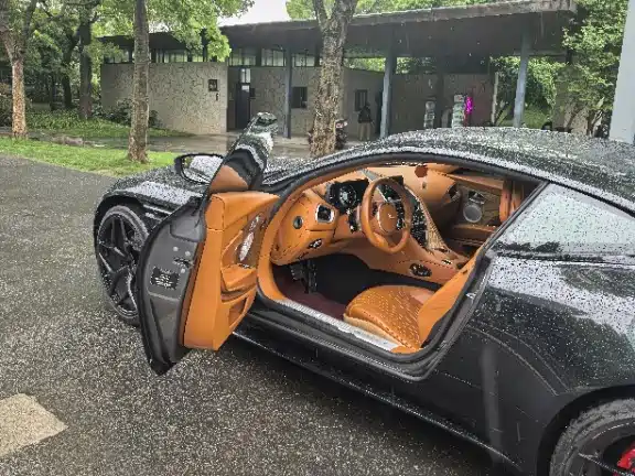 Aston Martin DB11 — миниатюра 6