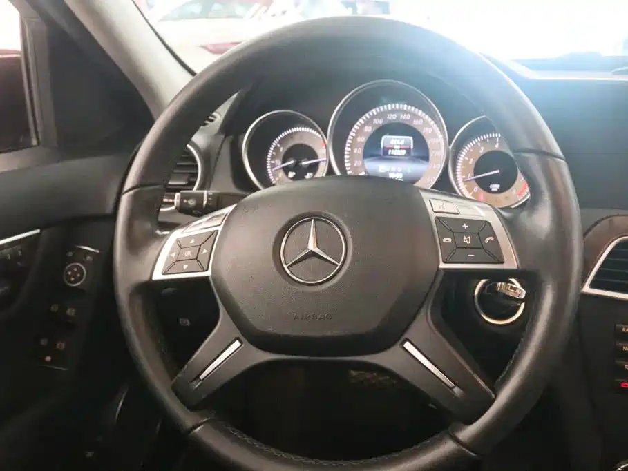 Mercedes-Benz C-Class — миниатюра 6