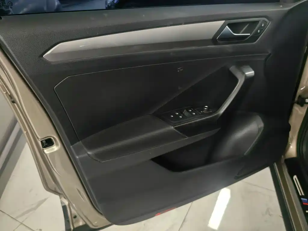 VOLKSWAGEN T ROC EXPLORING SONGS