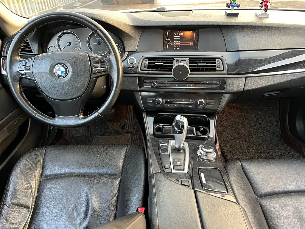 BMW 5 Series — миниатюра 4