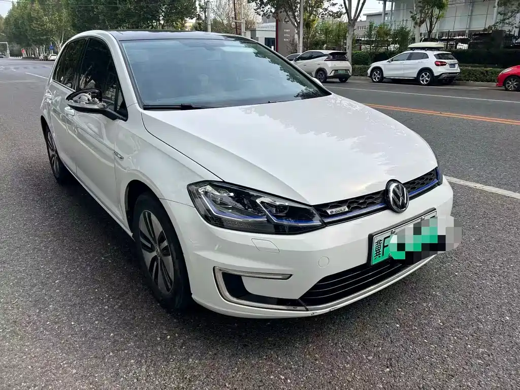 Volkswagen Golf EV — миниатюра 3