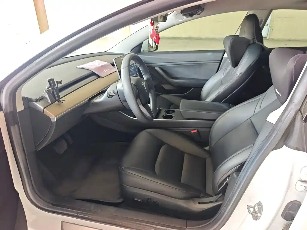 Tesla Model 3 — миниатюра 10