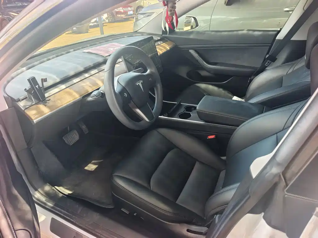 Tesla Model 3 — миниатюра 11