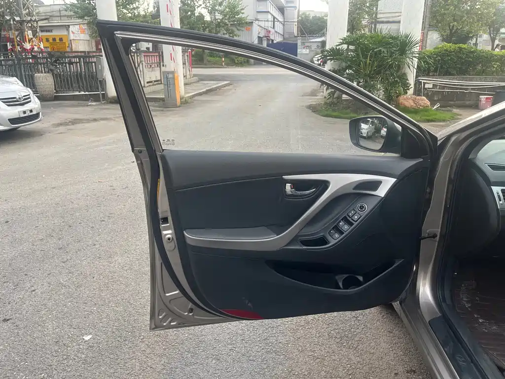 Hyundai Elantra Langdong — миниатюра 10