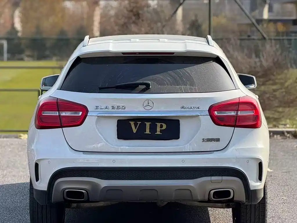 MERCEDES-BENZ GLA