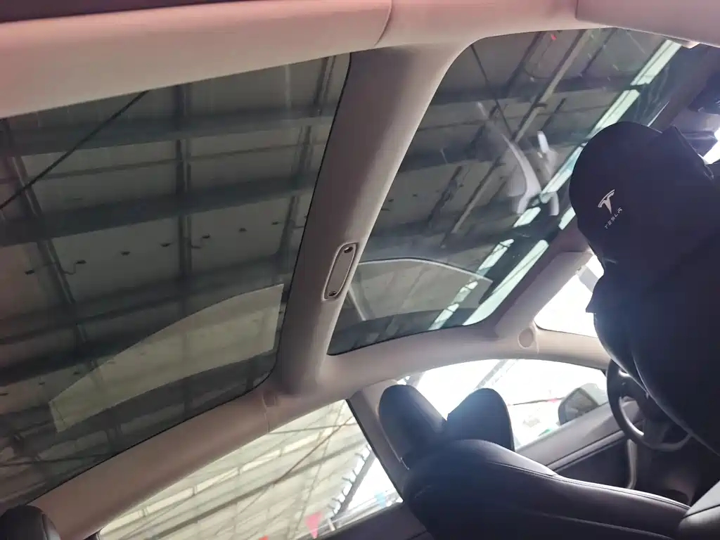 Tesla Model 3 — миниатюра 15