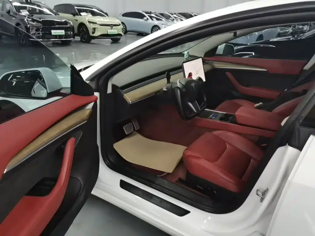 Tesla Model 3 — миниатюра 16