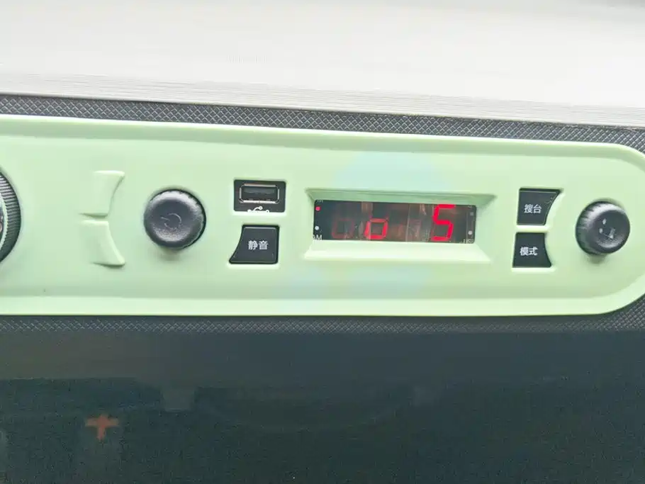Wuling MINIEV — миниатюра 13