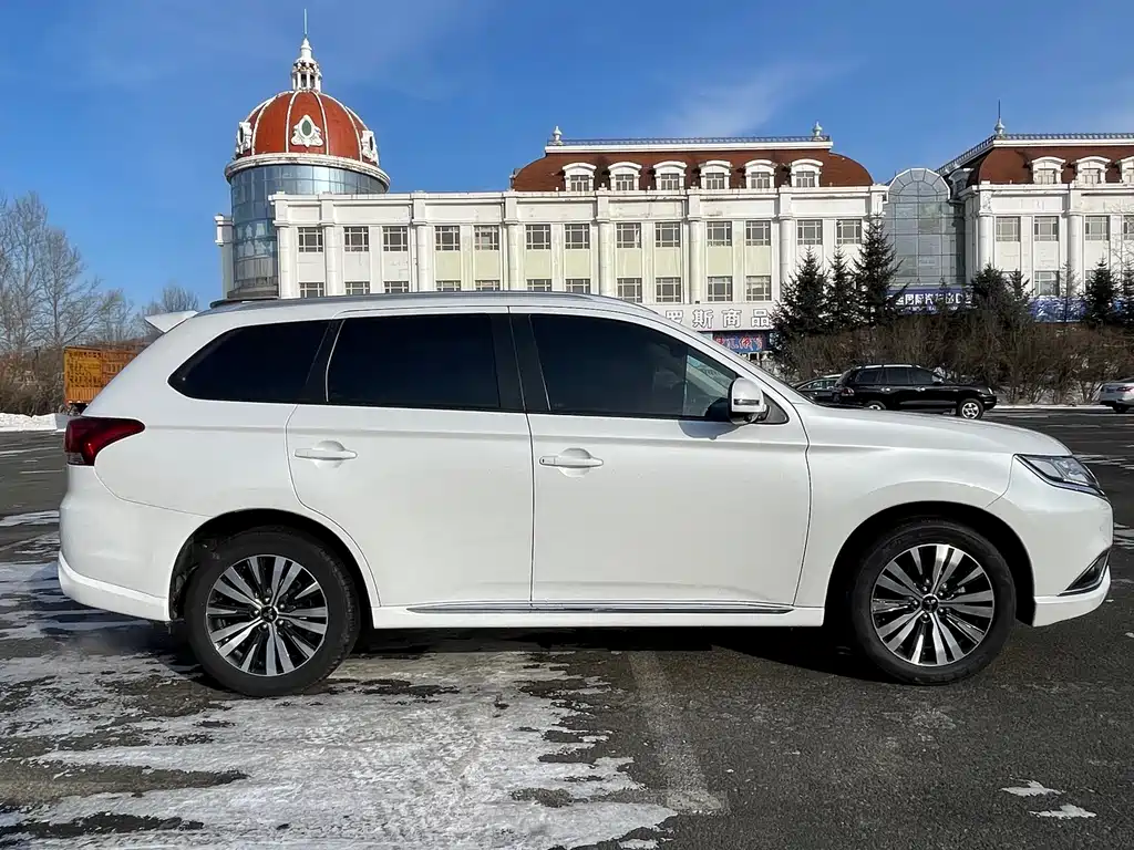 MITSUBISHI OUTLANDER