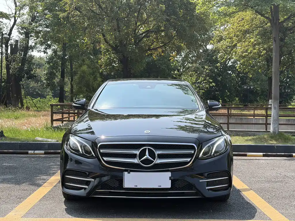 Mercedes-Benz E-Class — миниатюра 2