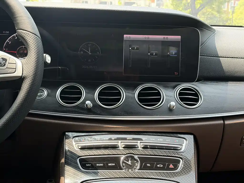 Mercedes-Benz E-Class — миниатюра 19