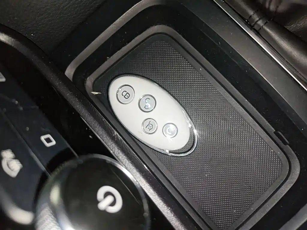 BYD MAX — миниатюра 9