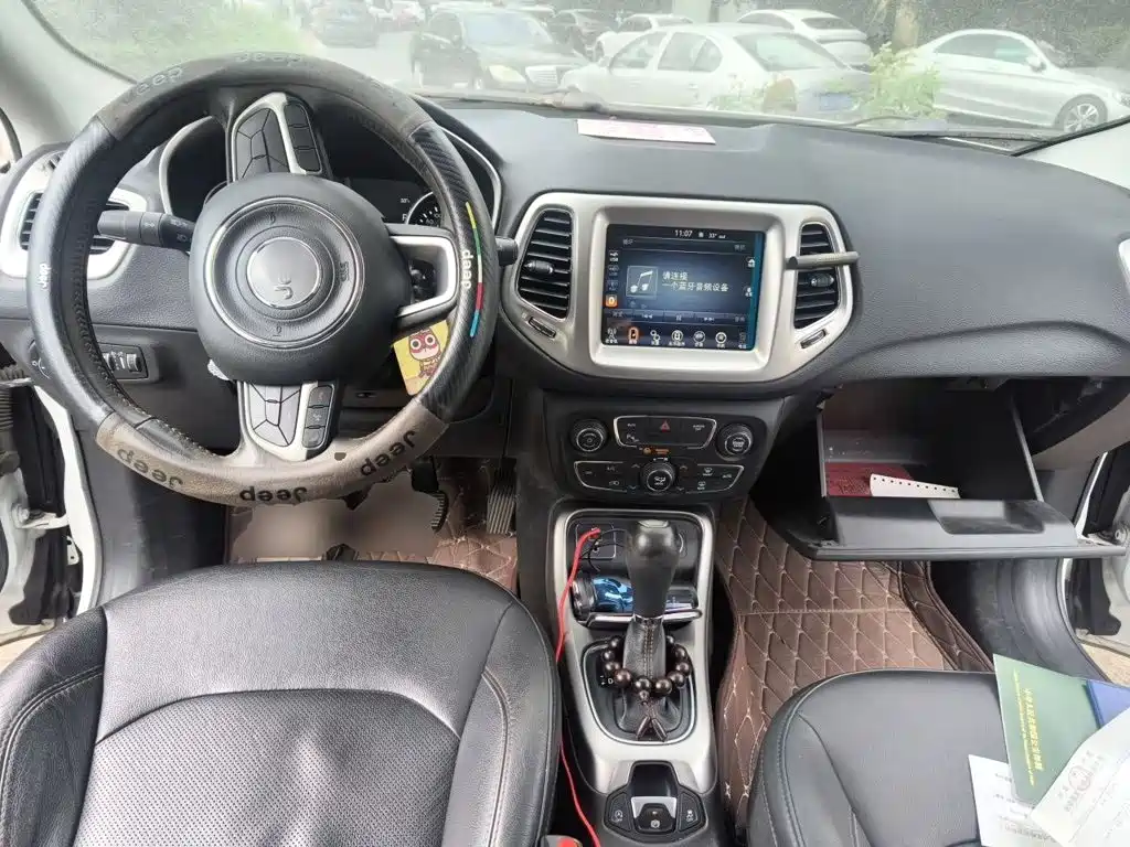 Jeep Compass — миниатюра 5