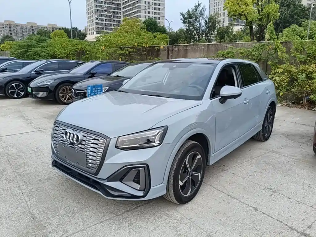 Audi Q2L e-tron — миниатюра 2