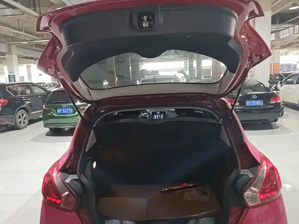 Nissan Tiida — миниатюра 19