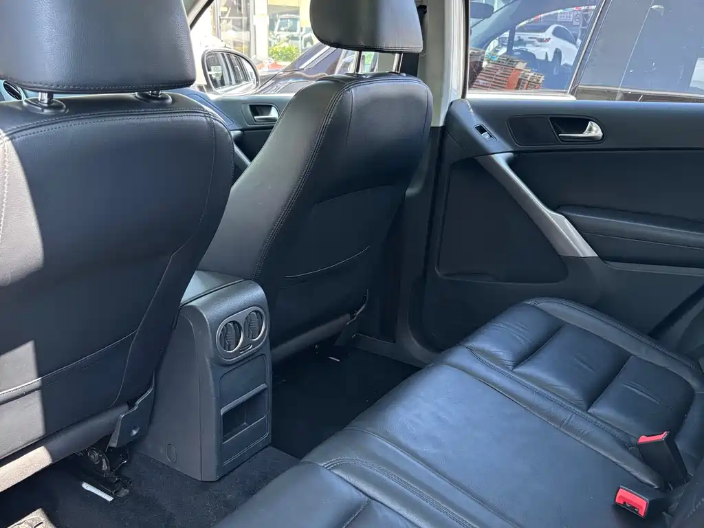 Volkswagen Tiguan — миниатюра 8