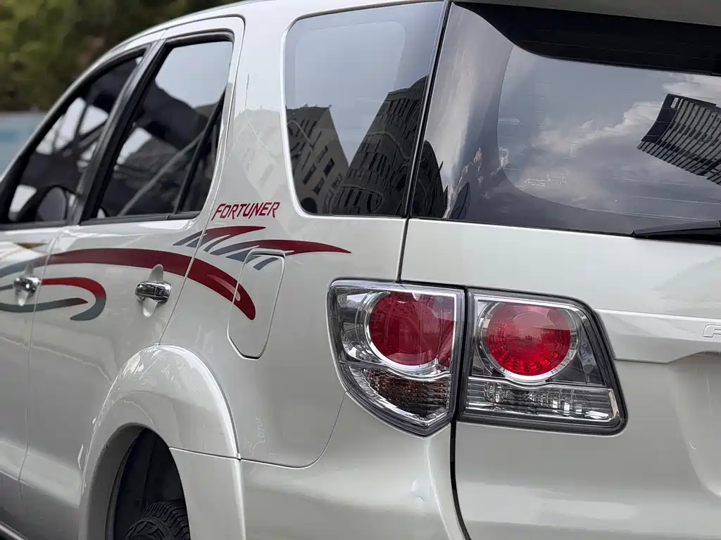 Toyota Fortuner — миниатюра 29