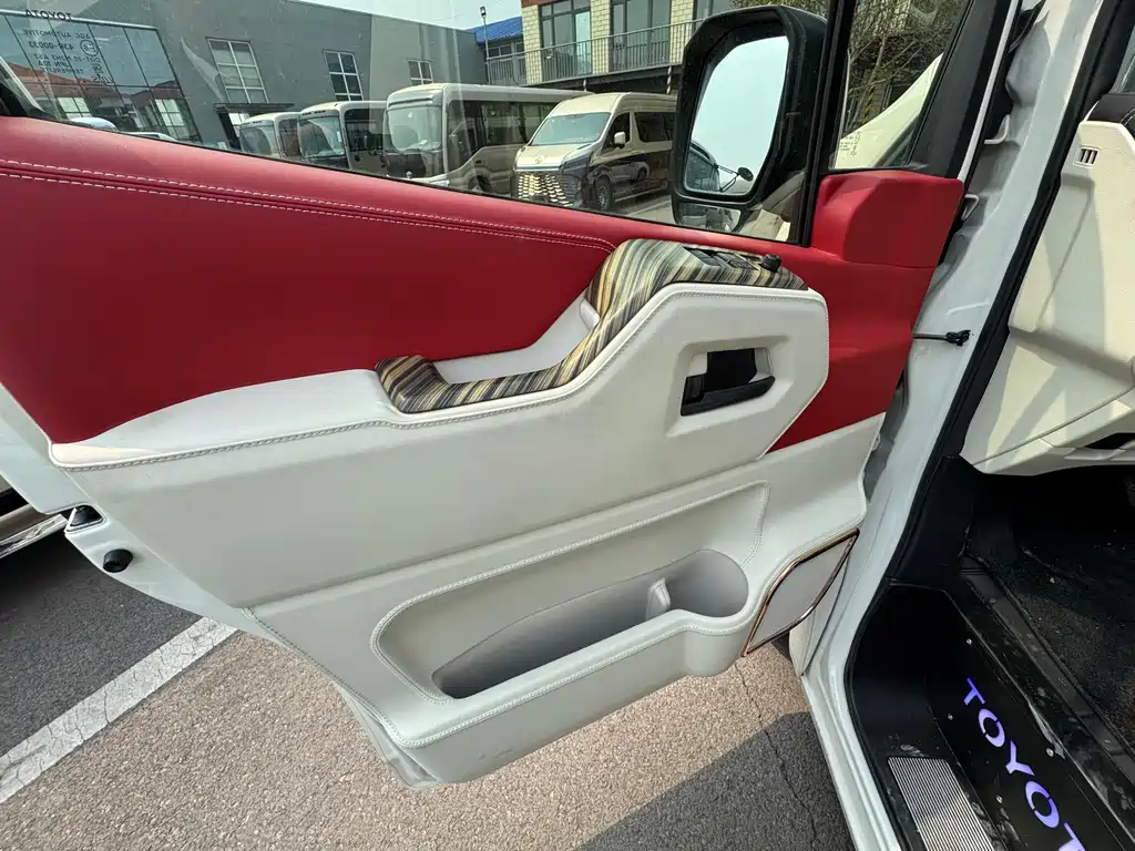 Toyota HiAce 2021 3.5L AT