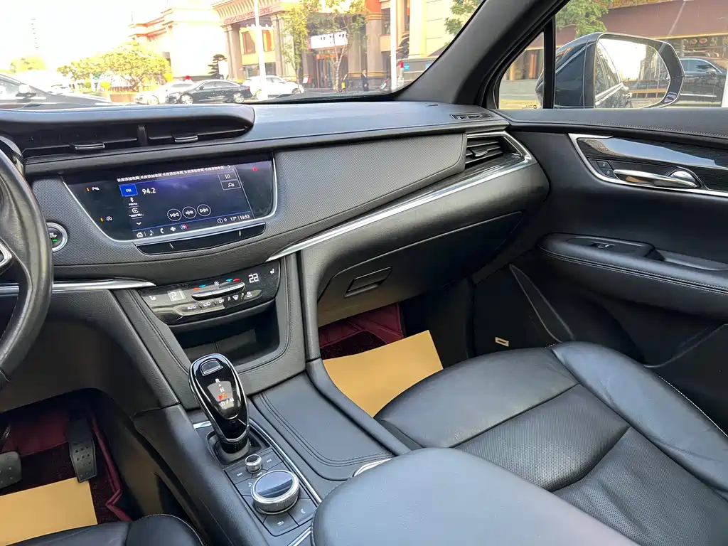 CADILLAC XT5