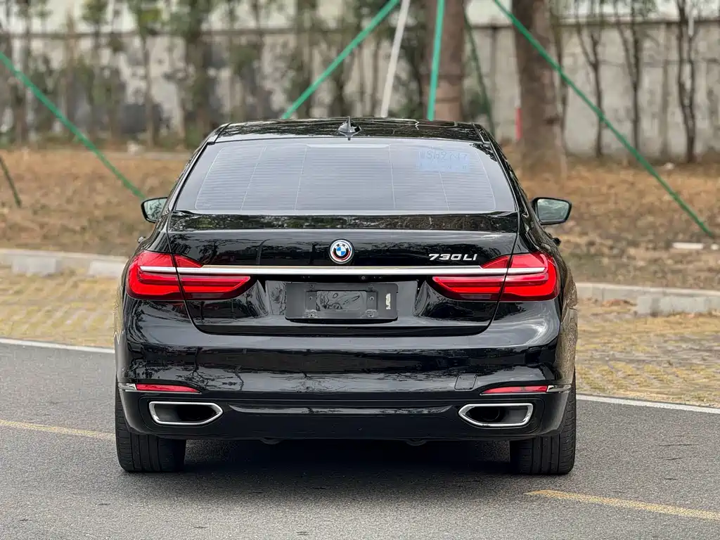 BMW 7 SERIES
