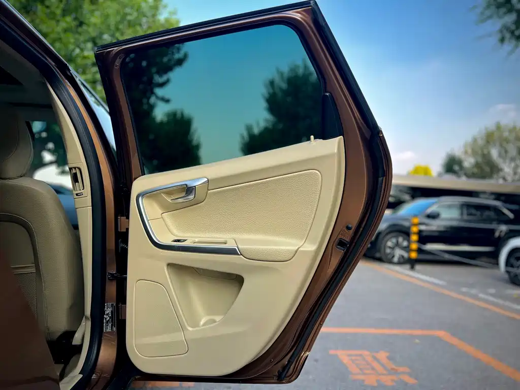 Volvo XC60 (Import) — миниатюра 32